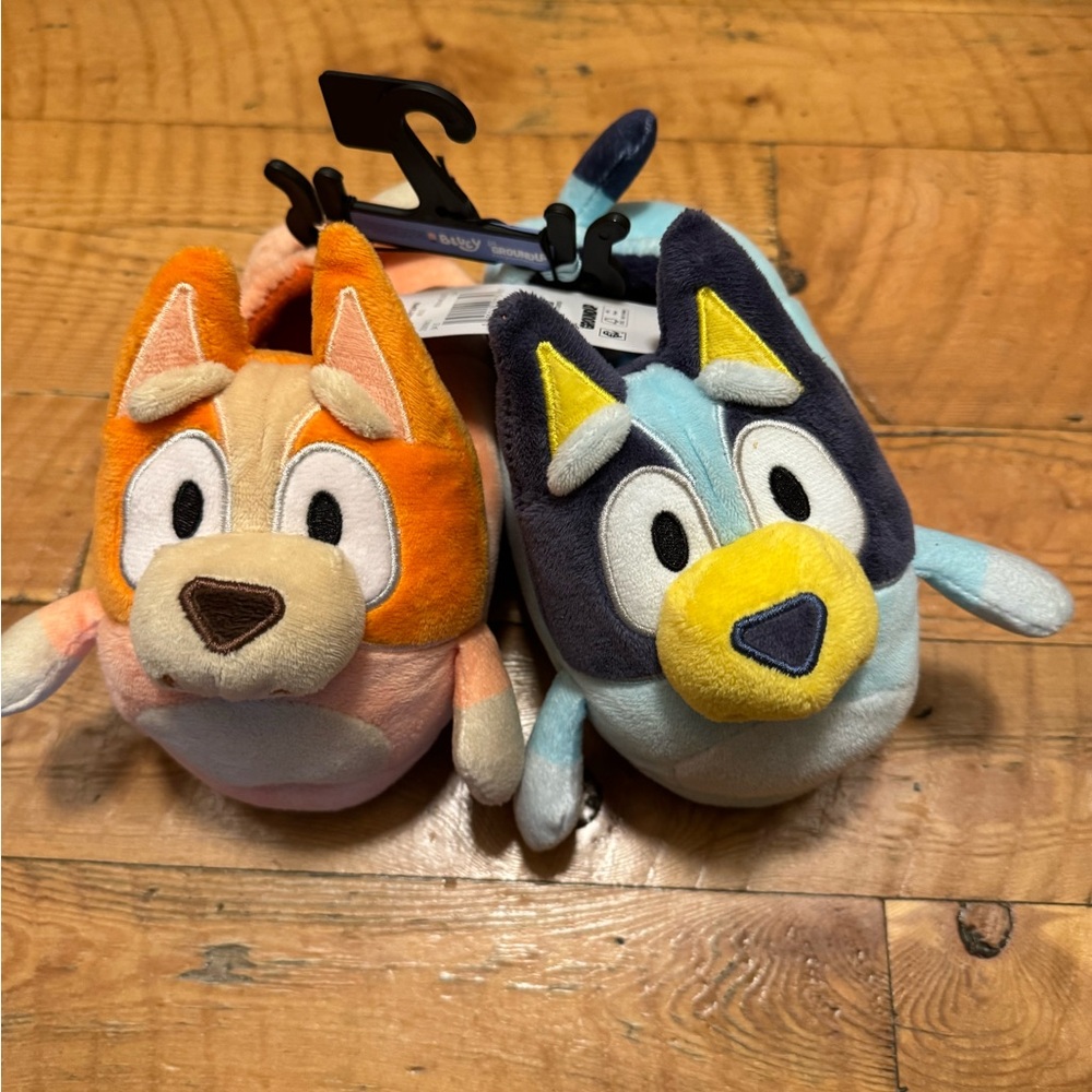 NWT Bingo and Bluey lil kids slippers